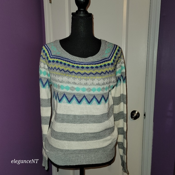 Red Camel Junior's Gray, White, Blue pattern Sweater Sz: M - Picture 6 of 9